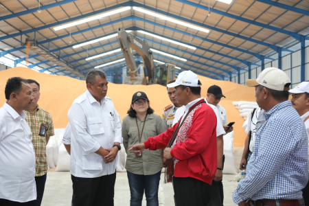 Cegah Harga Jatuh, Mentan Amran Minta Bulog Segera Serap Jagung Hasil Produksi Petani